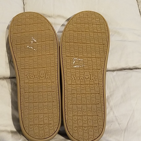 gray sanuks